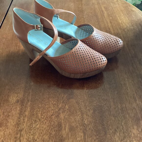 Eric Michael Sadie Mary Jane Block Heel Perforated Leather Clogs - Picture 2 of 6